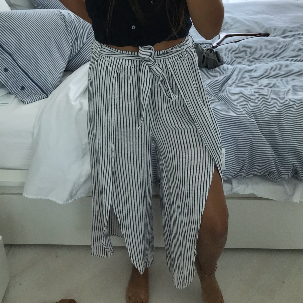 Blue and white stripe tie pants with slits